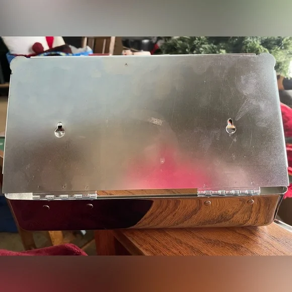 EUC METAL WALL MOUNT TISSUE BOX
MEDICAL GRADE EX-CELL METAL PRODUCTS INC. - Picture 6 of 6